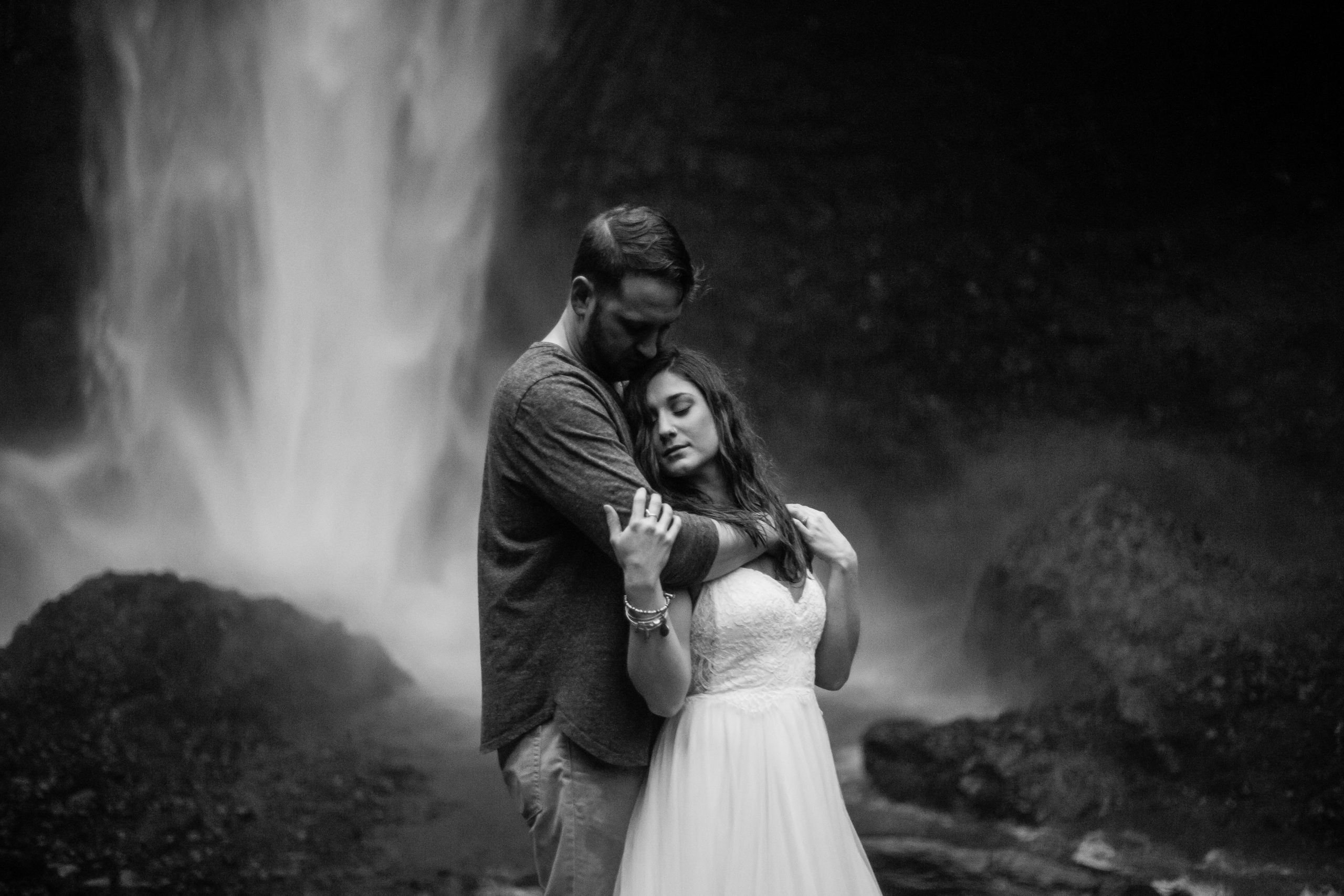 columbia-river-gorge-waterfall-elopement