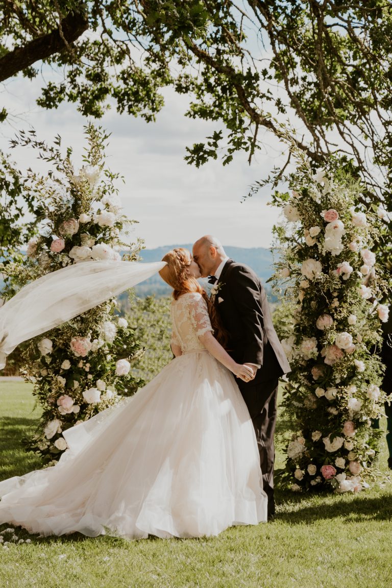 ali-rae-photography-scholls-valley-lodge-wedding-portland-oregon